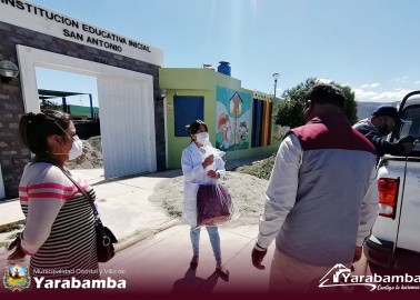 MUNICIPALIDAD DE YARABAMBA CONTINÚA CON LA ENTREGA DE KITS ESCOLARES A PADRES DE FAMILIAS DE LAS INSTITUCIONES EDUCATIVAS DEL DISTRITO